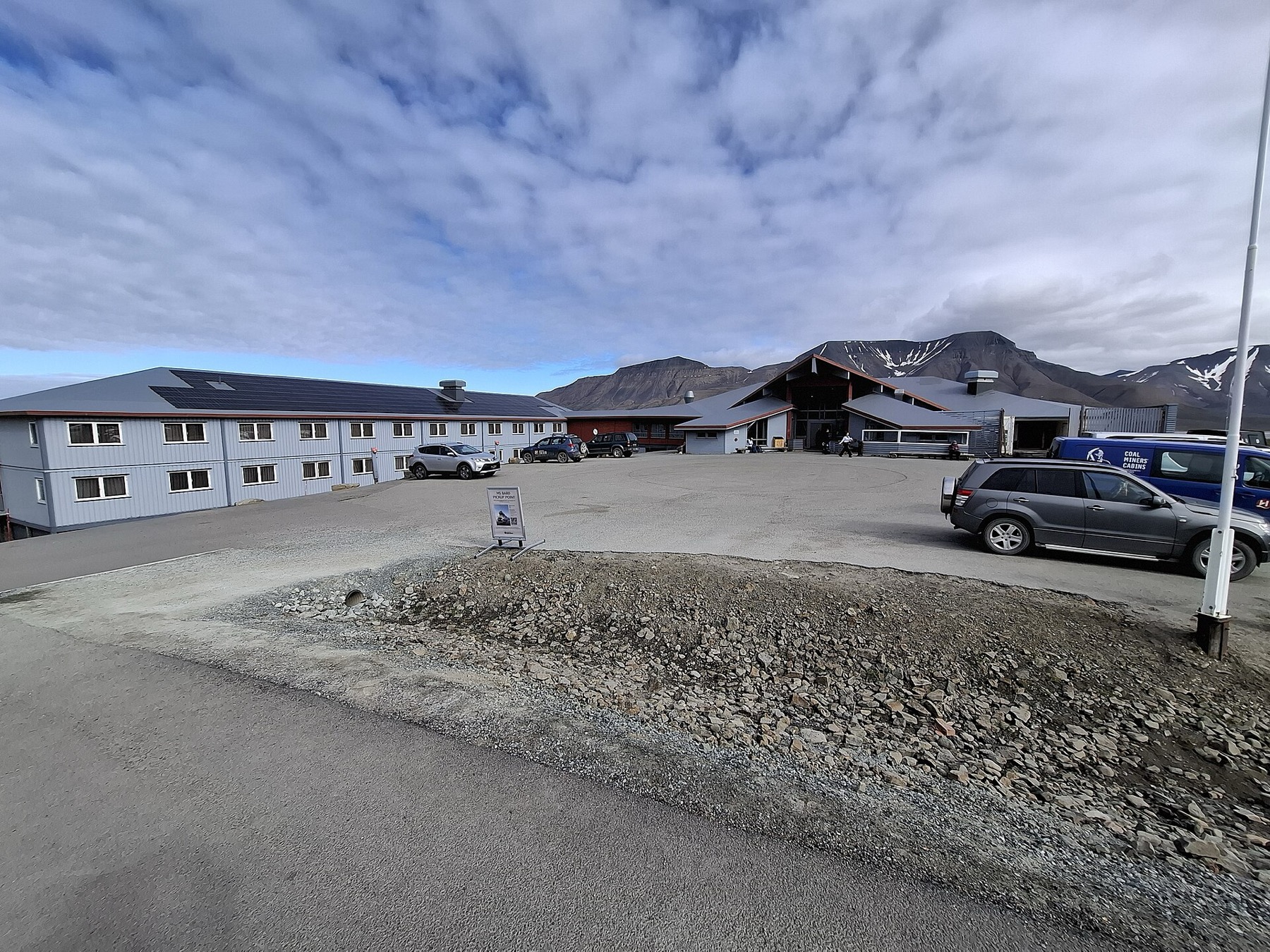 Pyramiden a Barentsburg: sovětská města duchů na Špicberkách 3 Základnou pro výlety do osad je Longyearbyen