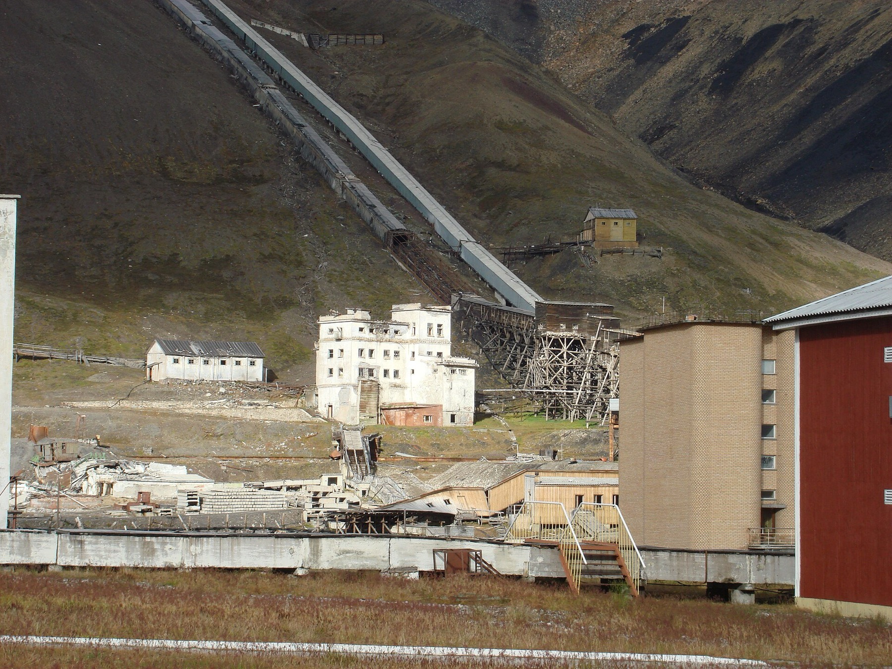 Pyramiden a Barentsburg: sovětská města duchů na Špicberkách 14 Pozůstatky dolů: na Špicberkách je vše před rokem 1946 chráněnou památkou