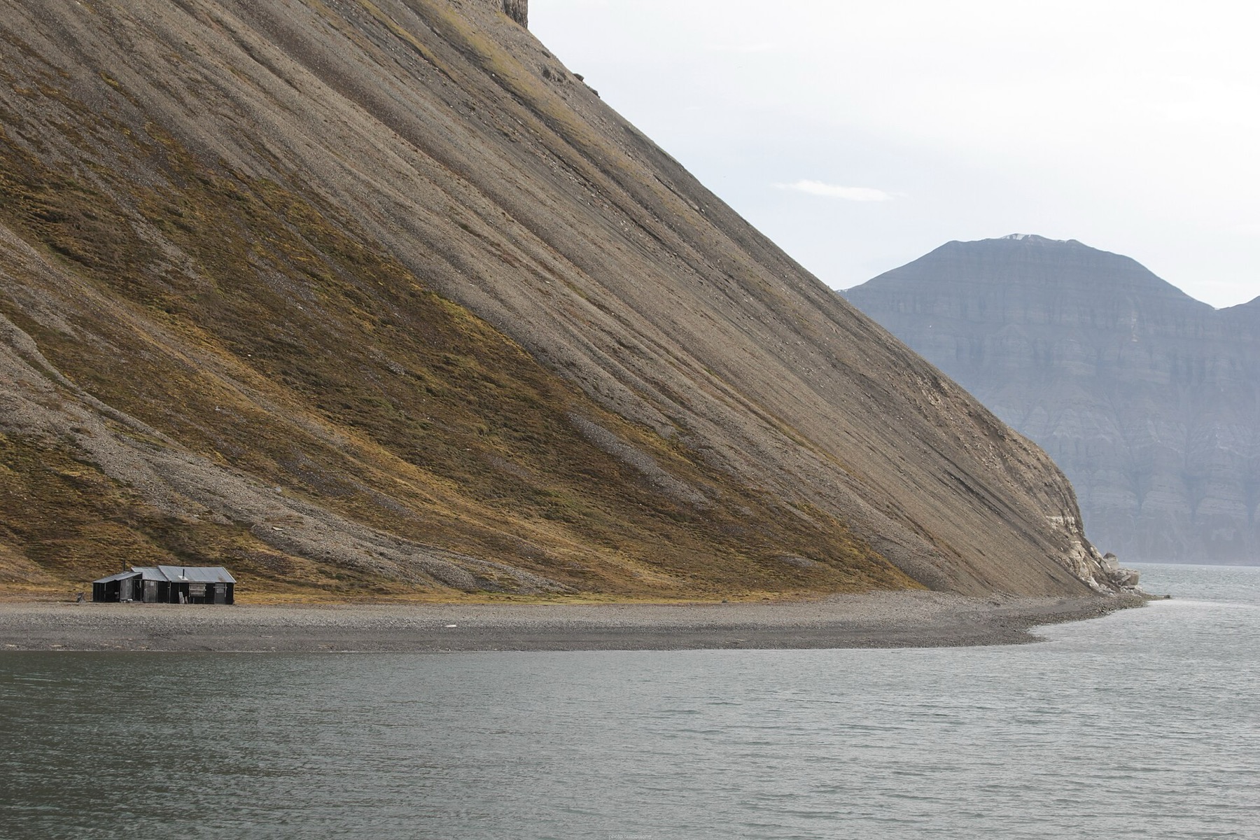 Norwegia Svalbard (Spitsbergen): 15 pomysłów, co zobaczyć na krańcu świata w 2026 roku 4 Panorama Isfjorden na Svalbardzie