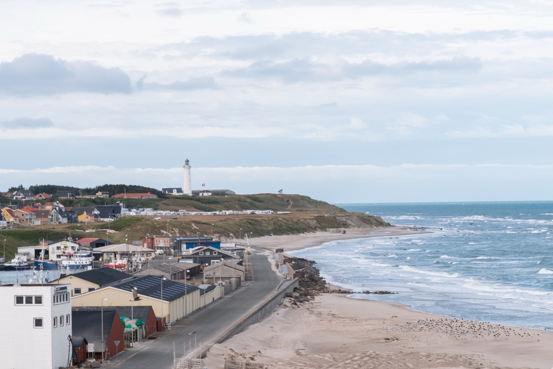 Ferry para a Noruega: linhas da Dinamarca e Alemanha, preços e reservas em 2026 2 Porto de Hirtshals, o principal portão de entrada para a Noruega