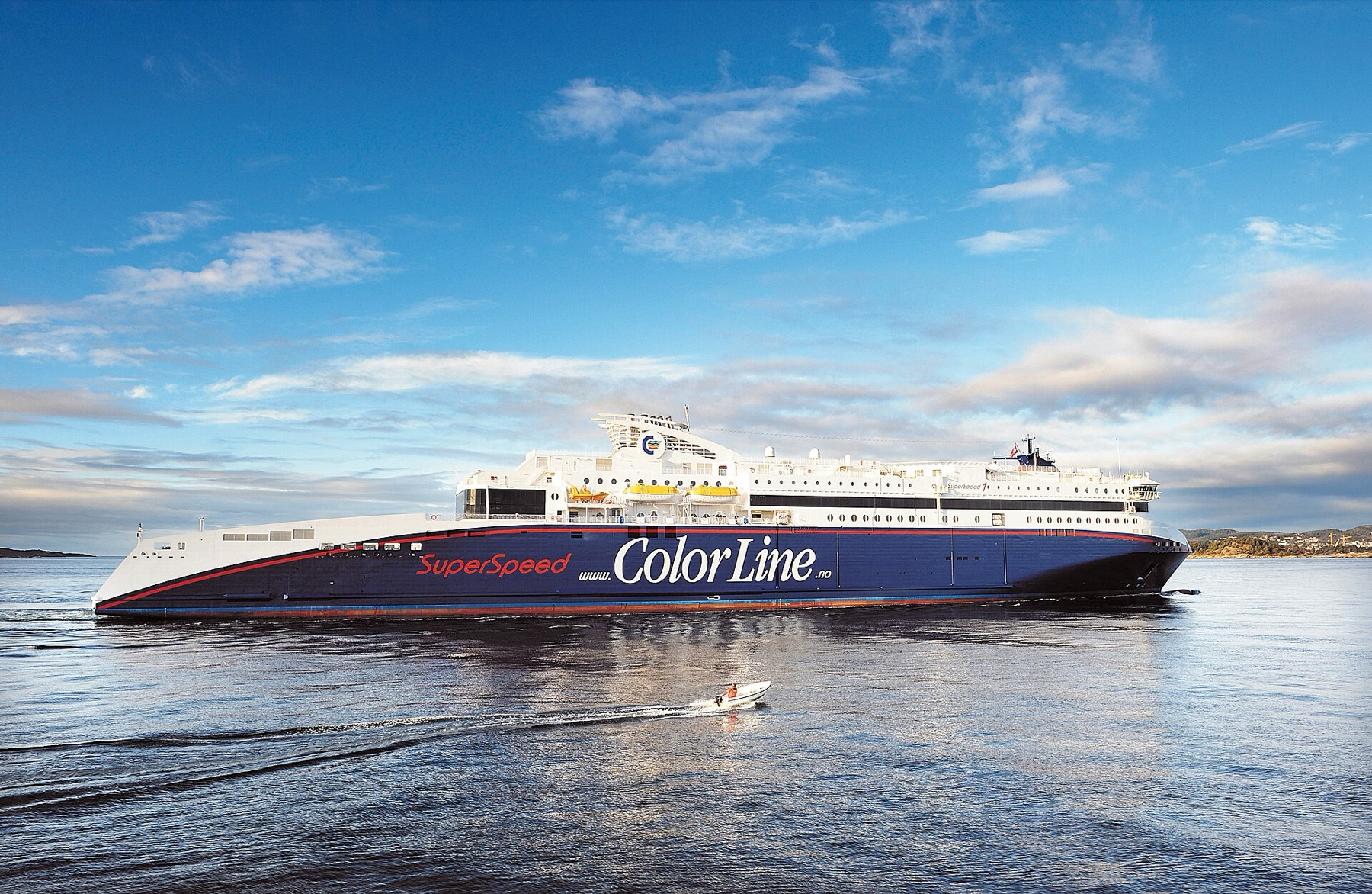 Ferry para a Noruega: linhas da Dinamarca e Alemanha, preços e reservas em 2026 3 O SuperSpeed liga Hirtshals a Kristiansand em três horas
