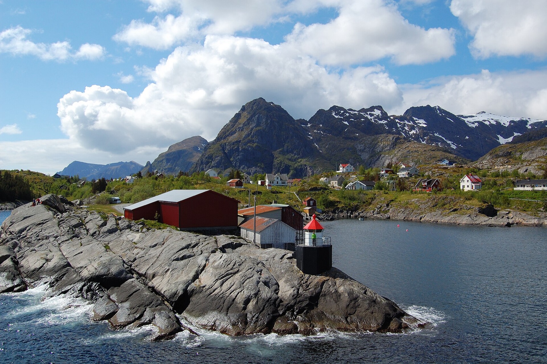 Ferry para a Noruega: linhas da Dinamarca e Alemanha, preços e reservas em 2026 13 Ferry Bodø–Moskenes: no verão só com reserva