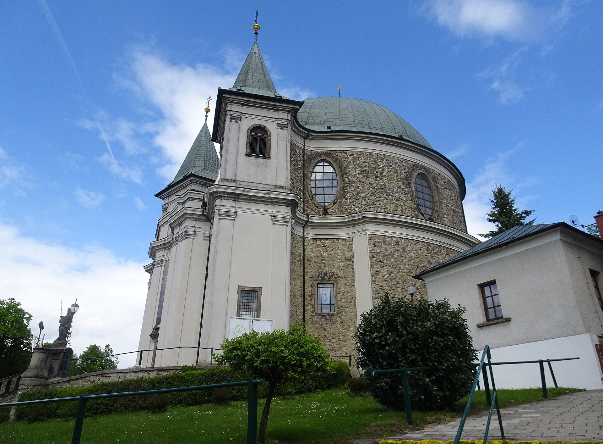 Co zobaczyć w Kromieryżu: 12 wskazówek na miasto ogrodów UNESCO w 2026 roku 9 Bazylika Wniebowzięcia Najświętszej Marii Panny na Svatém Hostýně (Foto: Palickap, CC BY-SA 4.0, Wikimedia Commons)