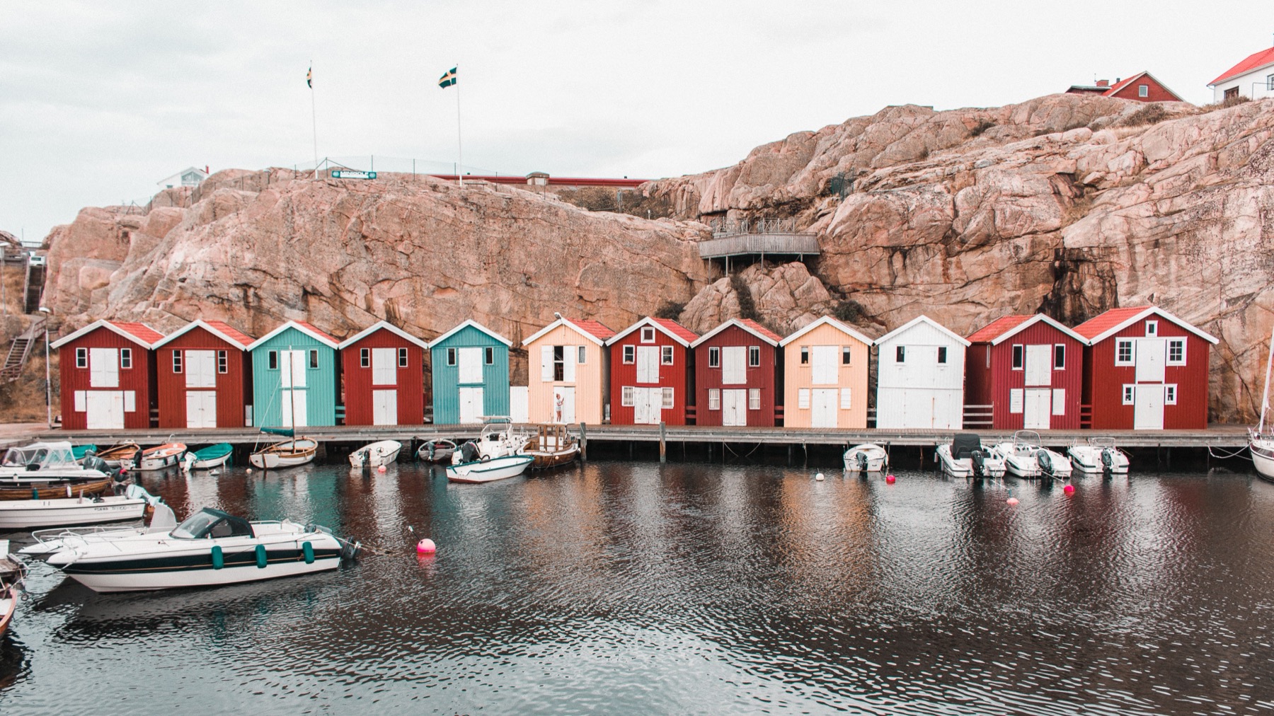 Bohuslän Suecia y Fjällbacka: 16 planes en la costa oeste 2026 7 Fjällbacka bajo la roca Vetteberget