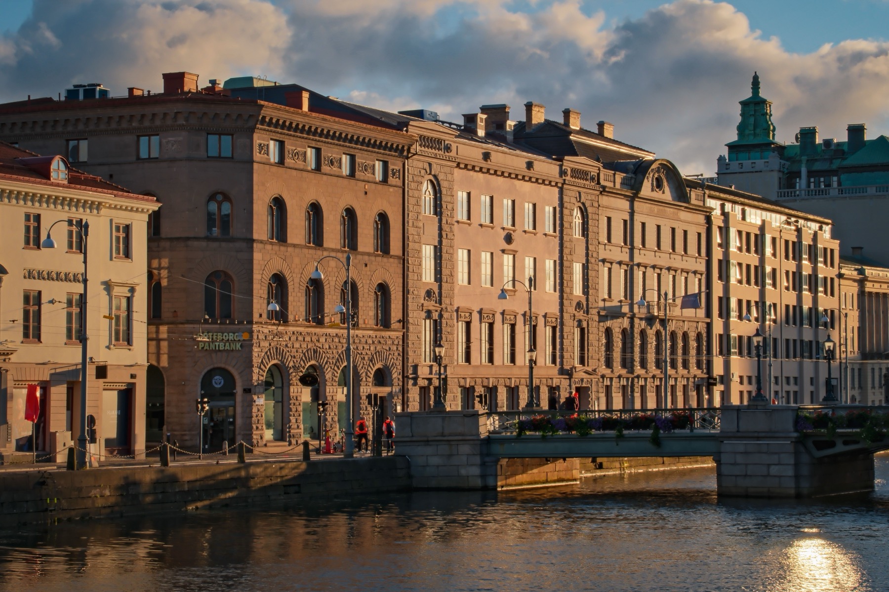 Göteborg (Szwecja): 20 atrakcji, które warto zobaczyć w 2026 1 Kanał w centrum Göteborga