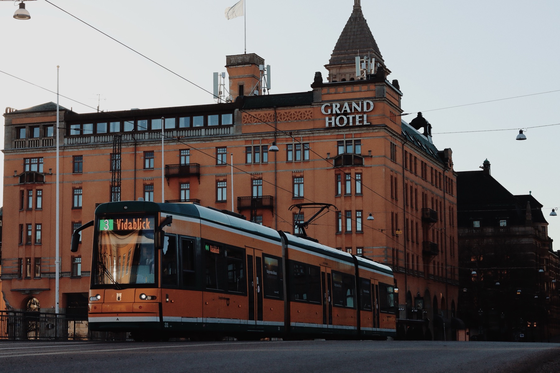 Göteborg (Szwecja): 20 atrakcji, które warto zobaczyć w 2026 28 Tramwaj na ulicach miasta