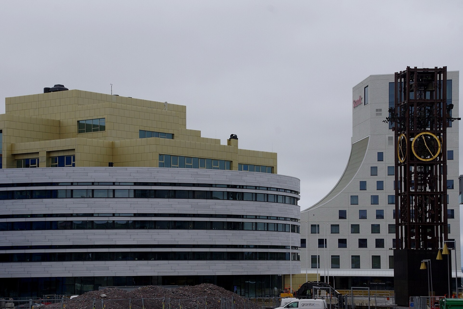 Kiruna, Švédsko: 18 tipů, co vidět a zažít ve městě, které se stěhuje 5 Nová radnice Kristallen se zvonicí v Kiruně