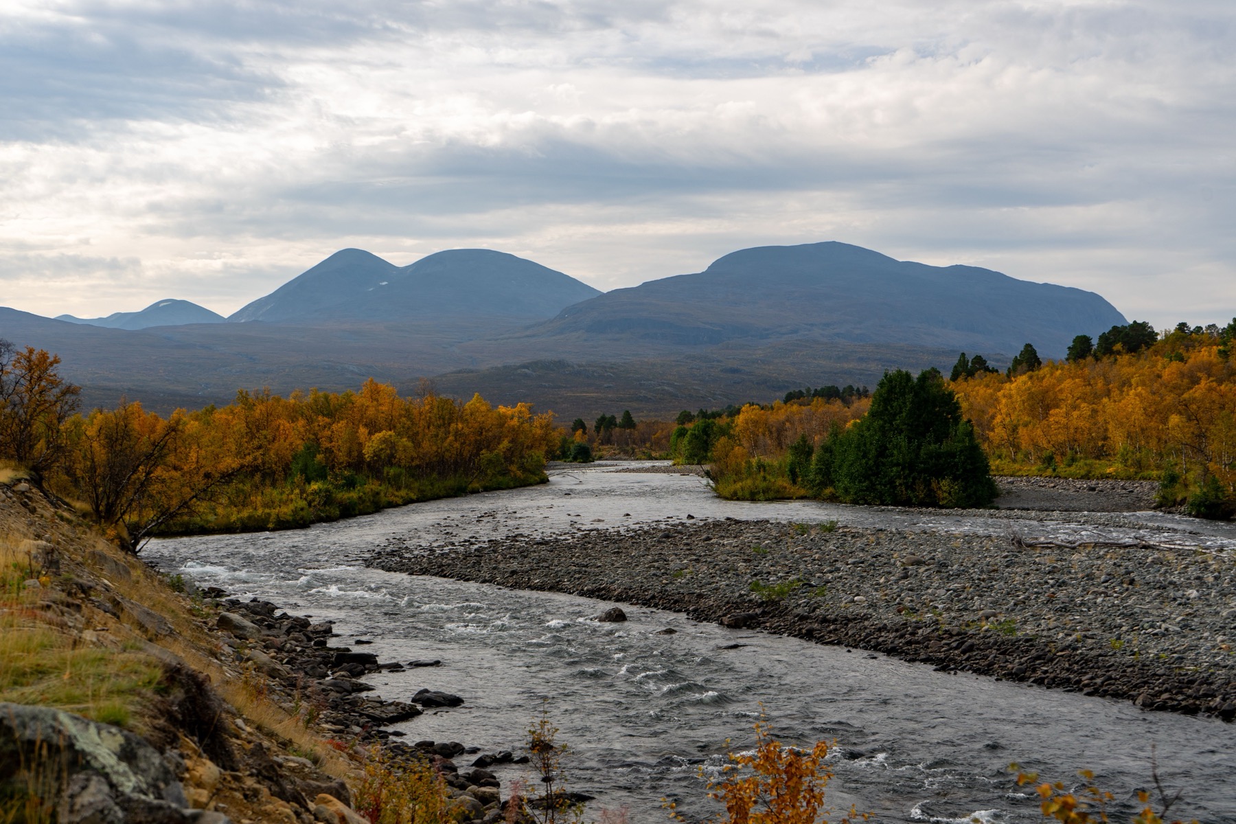 Kungsleden i treki w Szwecji: 14 wskazówek na Królewski Szlak w 2026 21 Panorama lapońskich gór