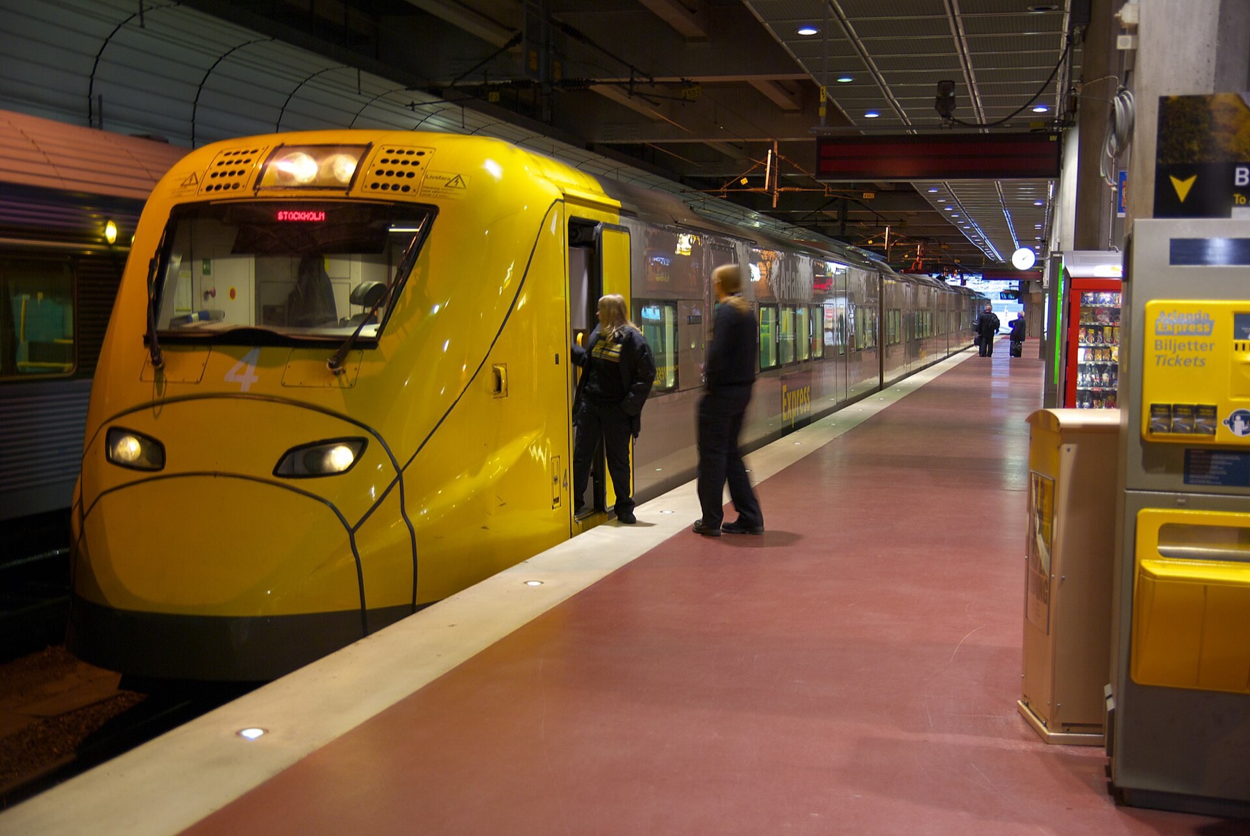 Tukholma, Ruotsi: 25 vinkkiä nähtävyyksiin ja tekemiseen 2026 32 Lentokenttäpikajuna Arlanda Express