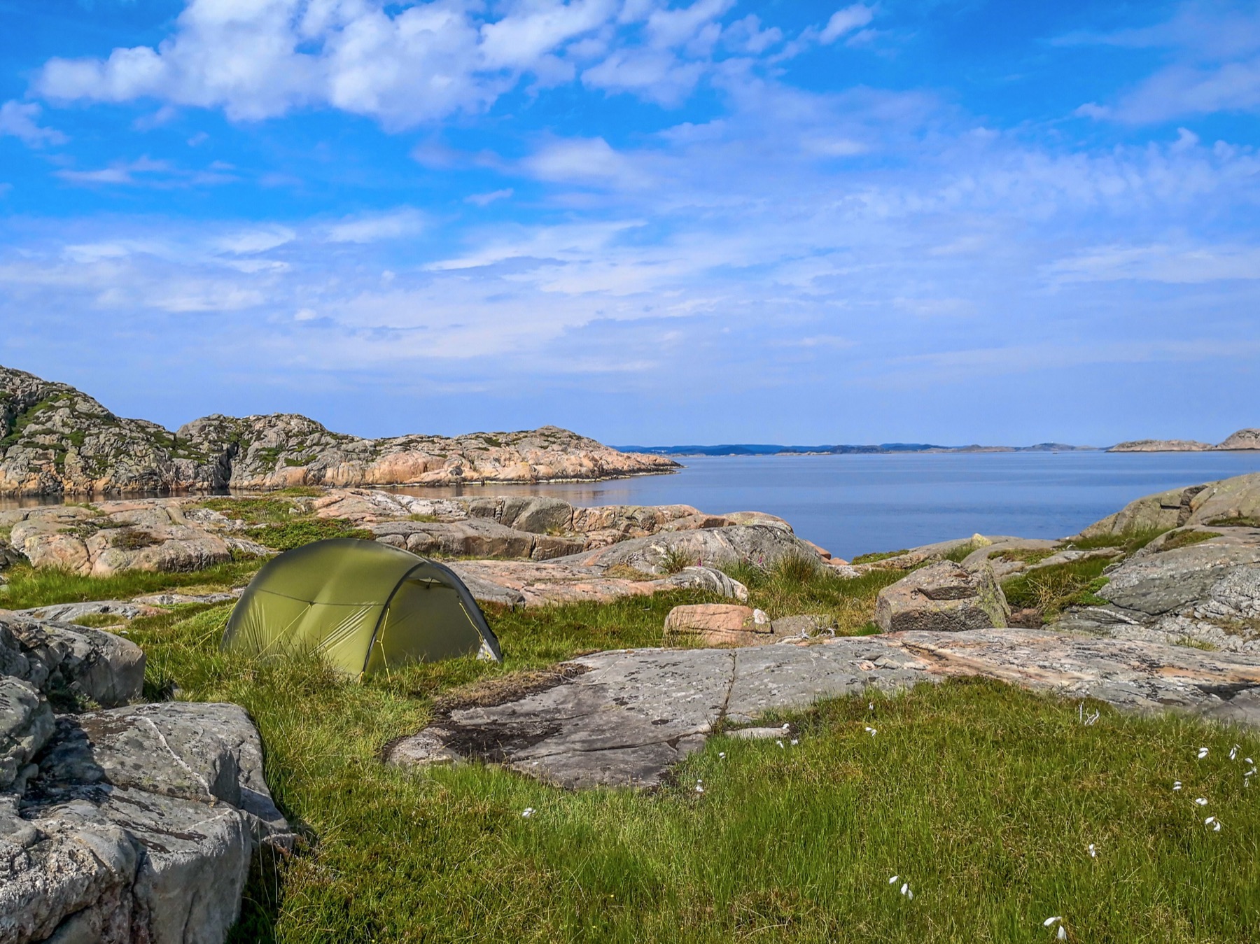 Archipelag Sztokholmski: 14 wskazówek, którą wyspę wybrać w 2026 roku 13 Namiot na wyspie według allemansrätten