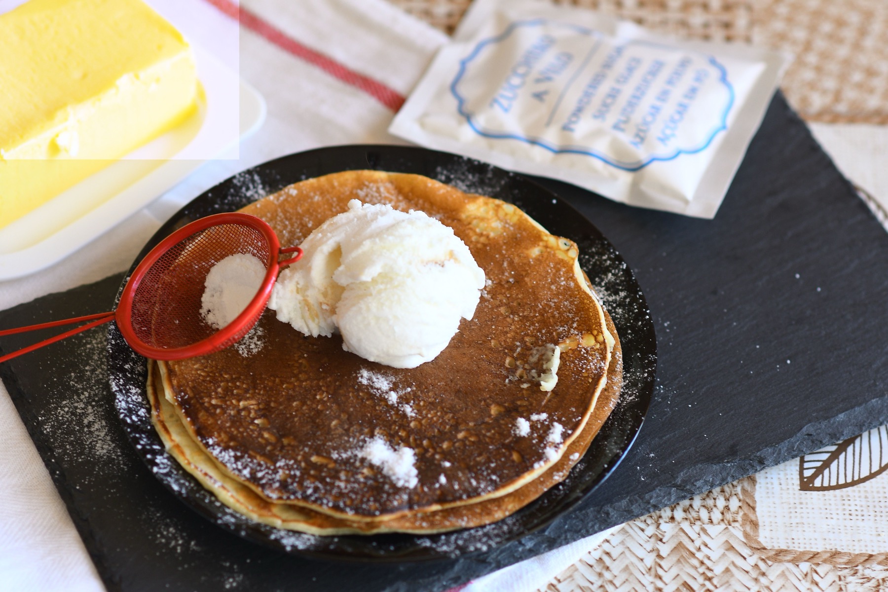 Cuisine suédoise : 18 plats à goûter absolument en 2026 23 Crêpe au safran saffranspannkaka