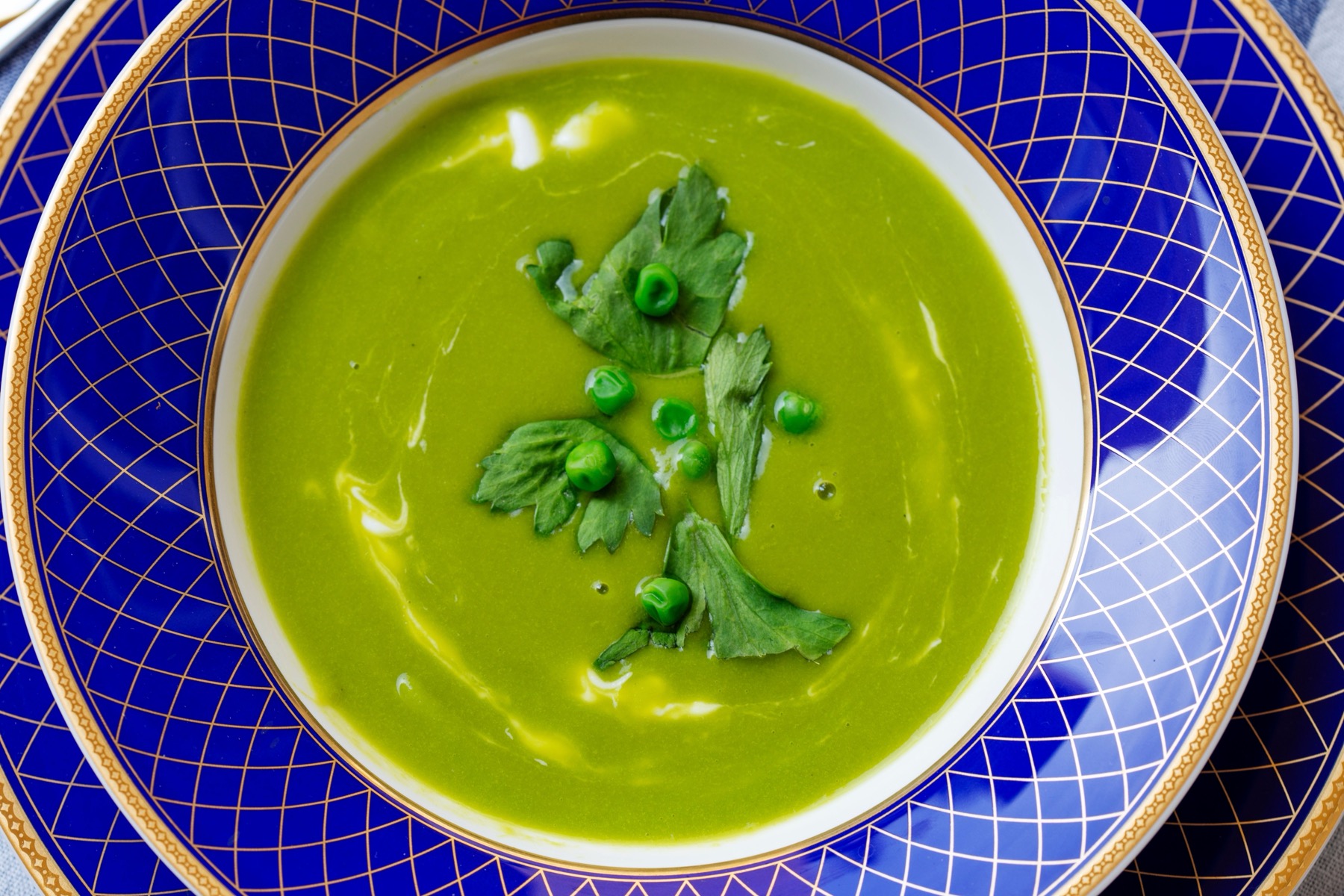Cuisine suédoise : 18 plats à goûter absolument en 2026 24 Soupe de pois avec crêpes