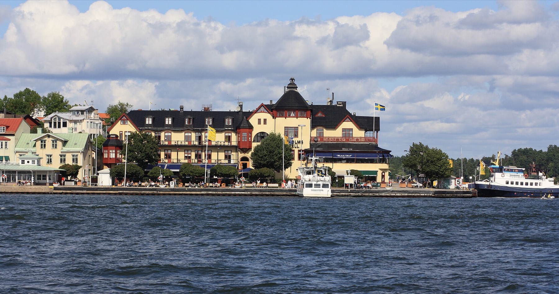 Szwecja: 30 pomysłów, co zobaczyć i przeżyć w 2026 roku 10 Letni port w Vaxholm