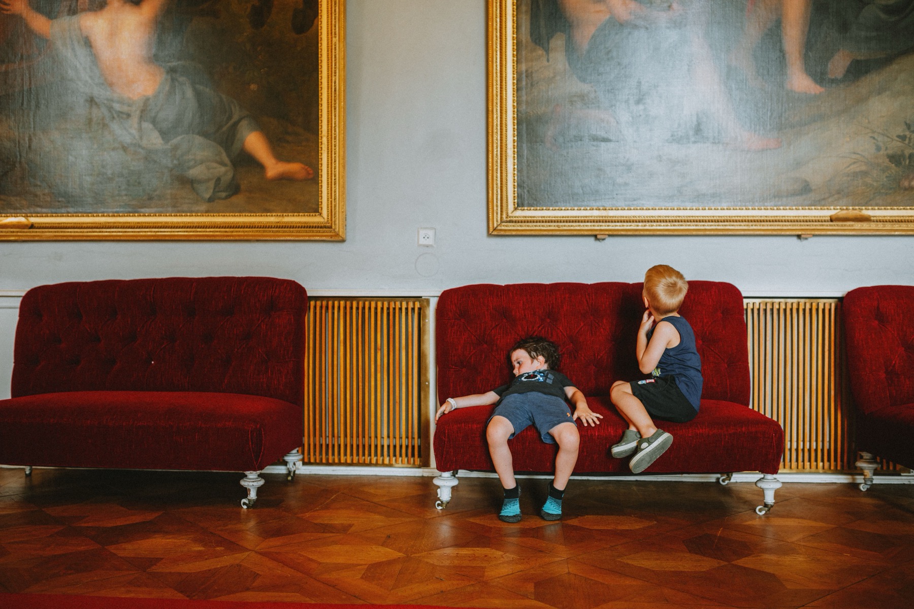 Svezia con bambini nel 2026: 16 idee su dove andare e cosa fare 11 Bambini nel museo della nave Vasa