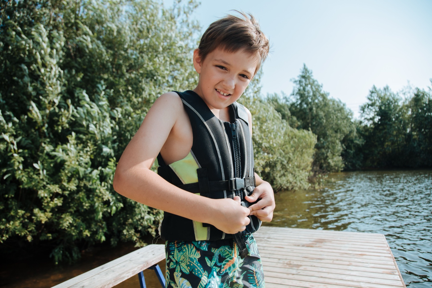 Svezia con bambini nel 2026: 16 idee su dove andare e cosa fare 12 Bambini che fanno il bagno dal pontile