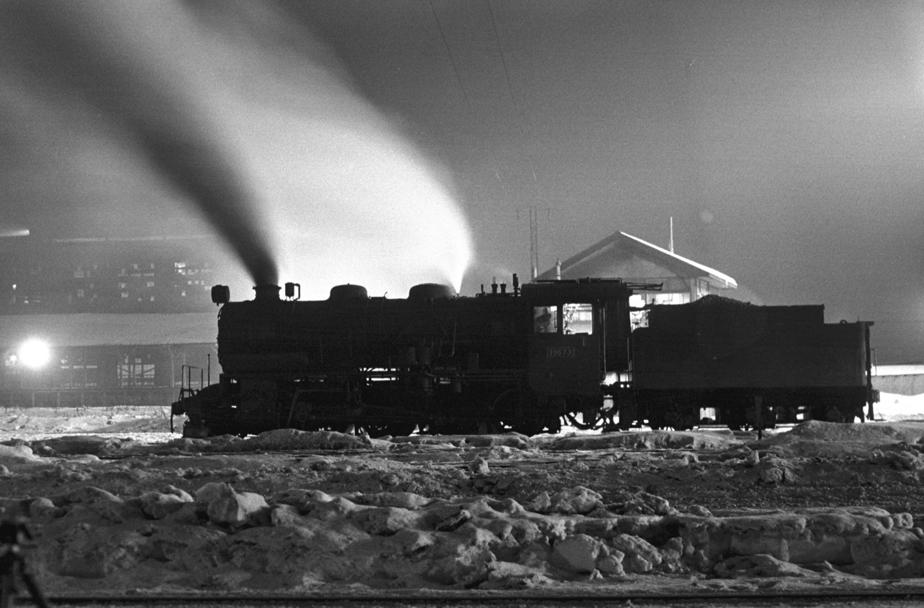 Sweden by Train 2026: Night Routes, Prices & Scenic Lines 9 Night train through a snowy landscape