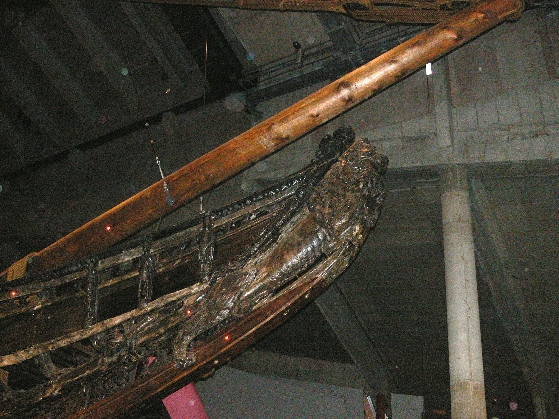 Muzeum Vasa ve Stockholmu: vstupné, tipy a příběh lodi, která se potopila 92 Vyřezávaná galionová figura lodi Vasa
