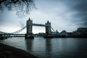 Domovská stránka 6 Tower Bridge: vstupné, skleněná podlaha a kdy se most zvedá v roce 2026