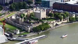 Domovská stránka 8 Tower of London: vstupné, korunovační klenoty a 12 tipů v roce 2026