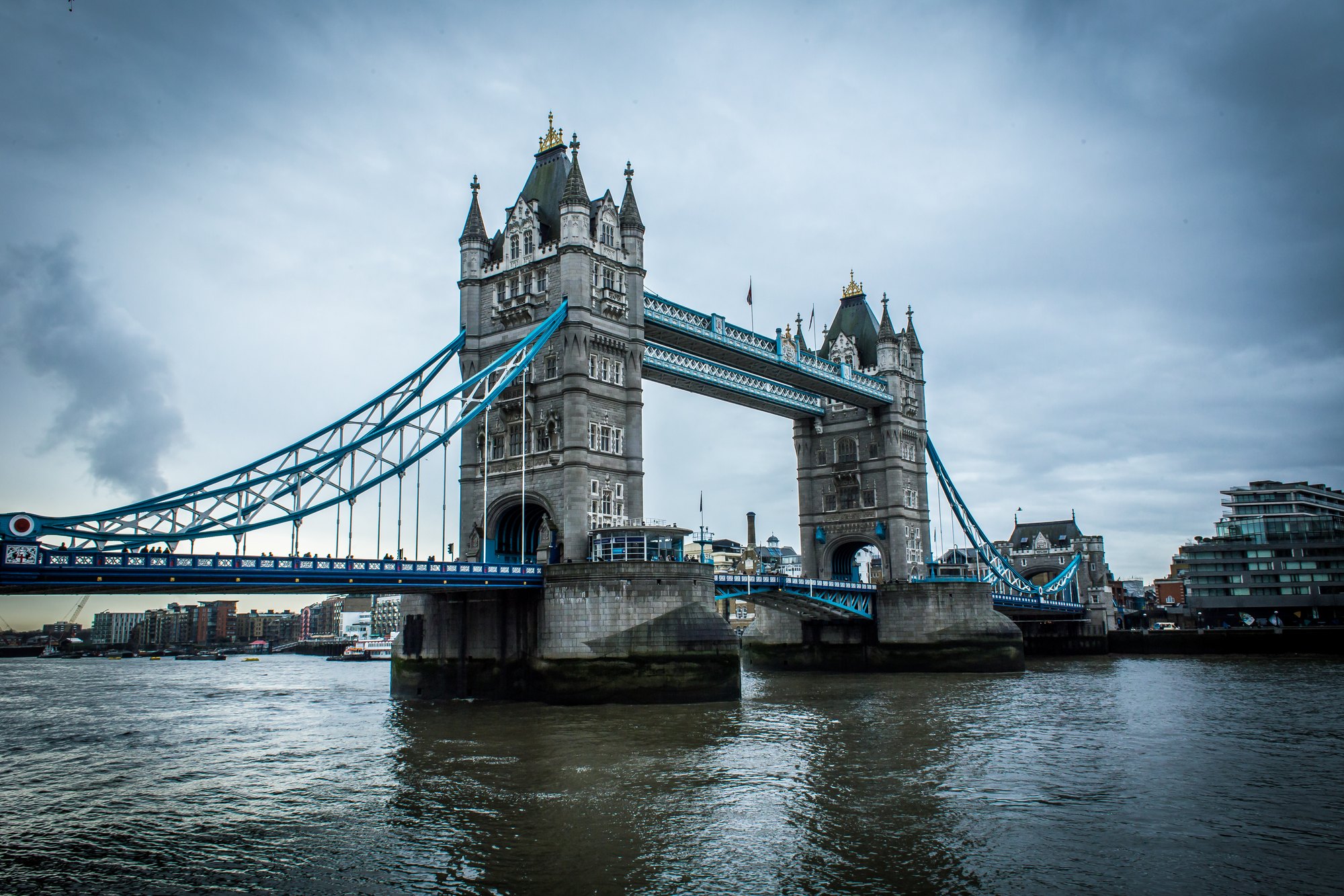 Tour de Londres : billets, joyaux de la Couronne et 12 conseils en 2026 2 Tower Bridge avec ses deux tours enjambant la Tamise