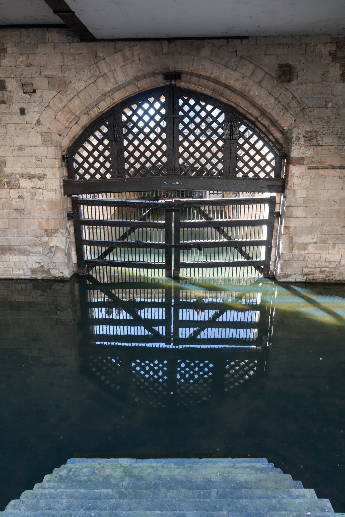Tour de Londres : billets, joyaux de la Couronne et 12 conseils en 2026 6 La Porte des traîtres, la porte d'eau de la Tour de Londres