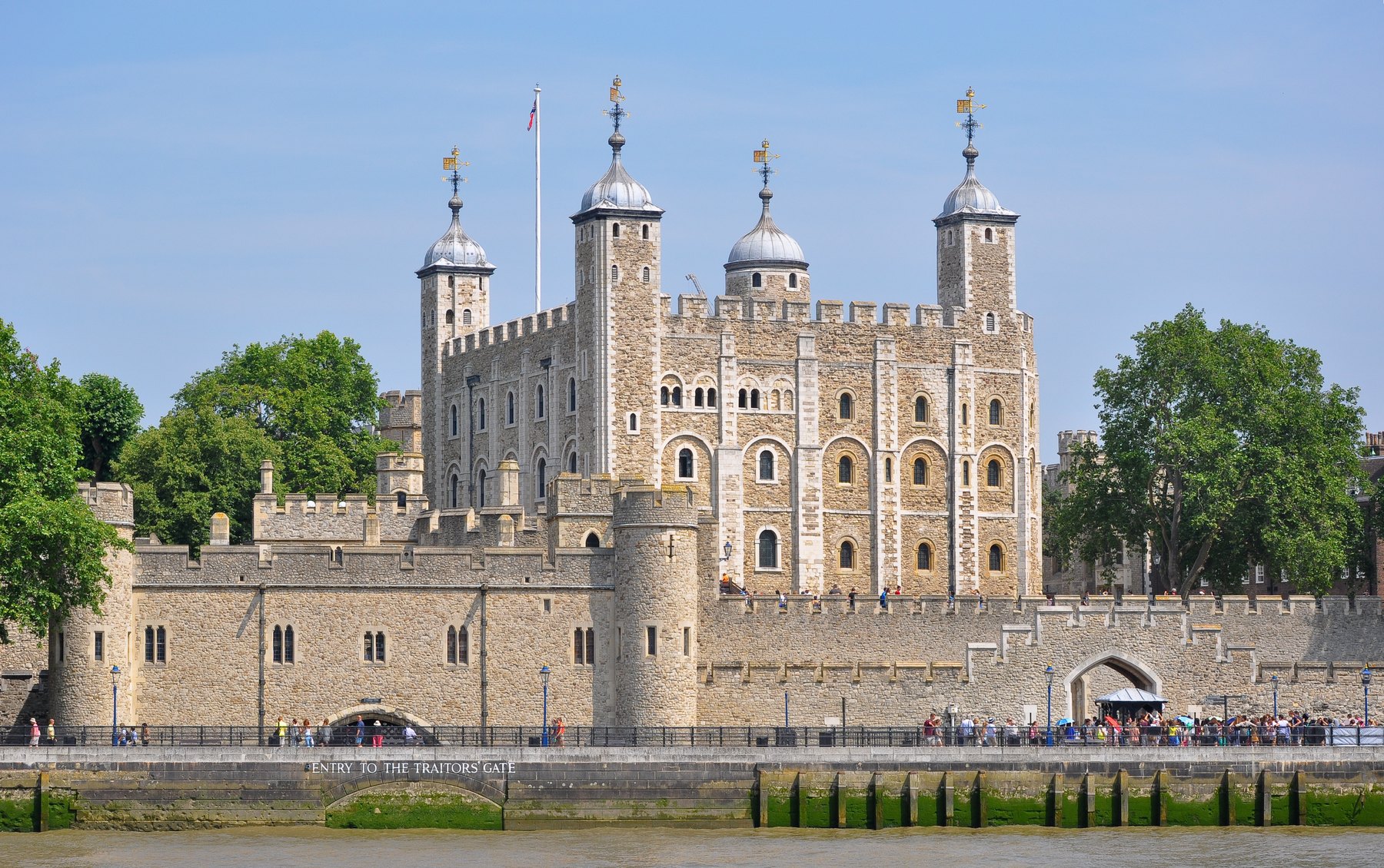 White Tower, la partie la plus ancienne de la Tour de Londres, vue depuis la Tamise