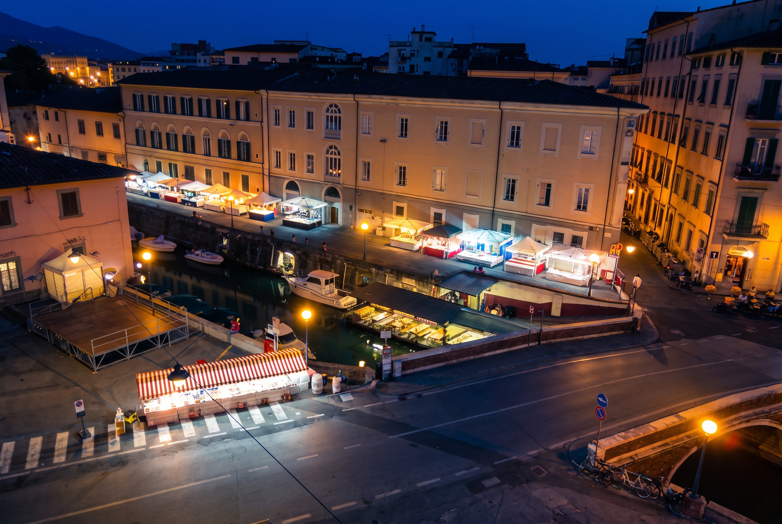 Livorno v Taliansku 2026: 18 tipov, čo vidieť, pláže a street food 9 Festival Effetto Venezia v Livorne