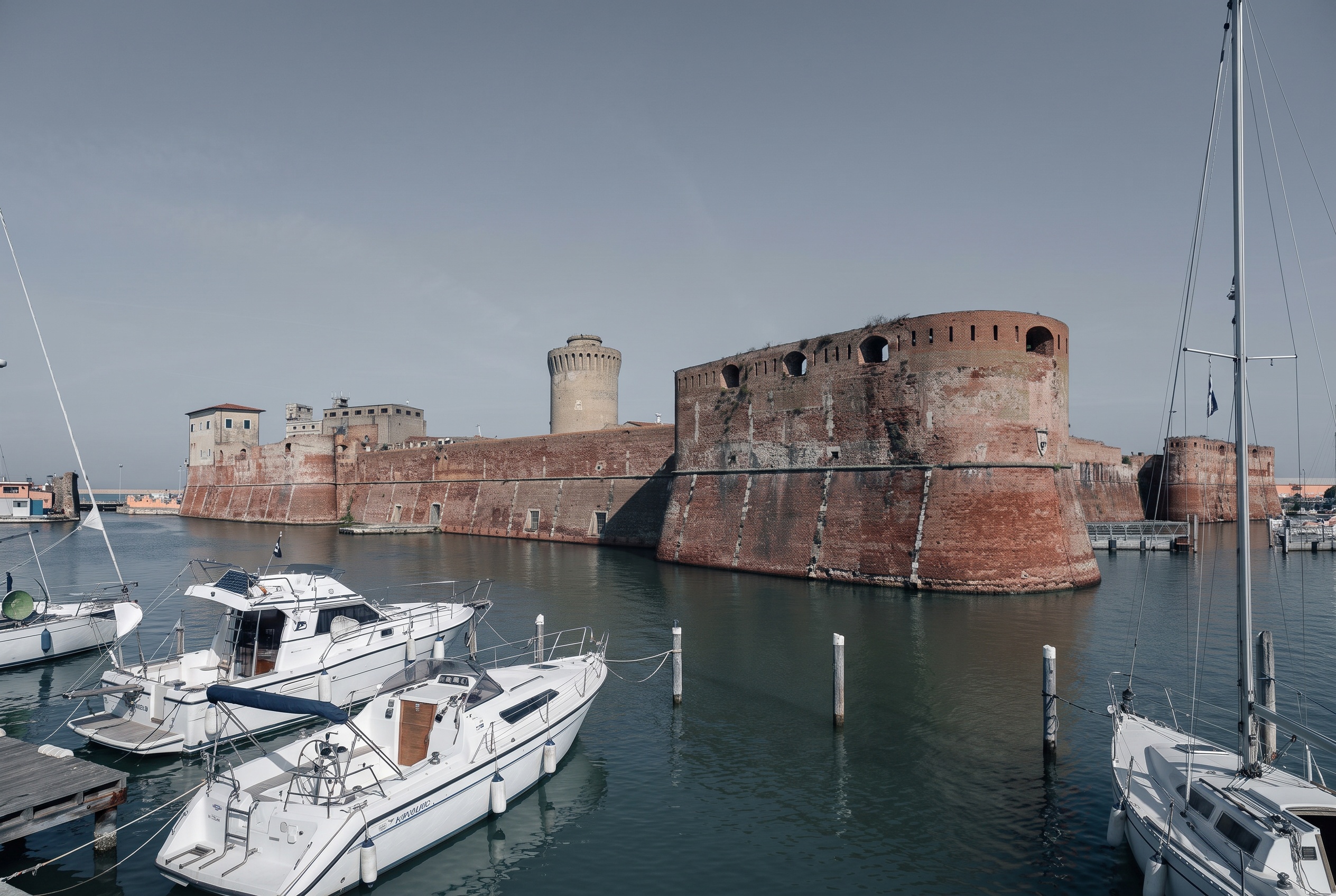Livorno v Taliansku 2026: 18 tipov, čo vidieť, pláže a street food 10 Fortezza Vecchia v Livorne