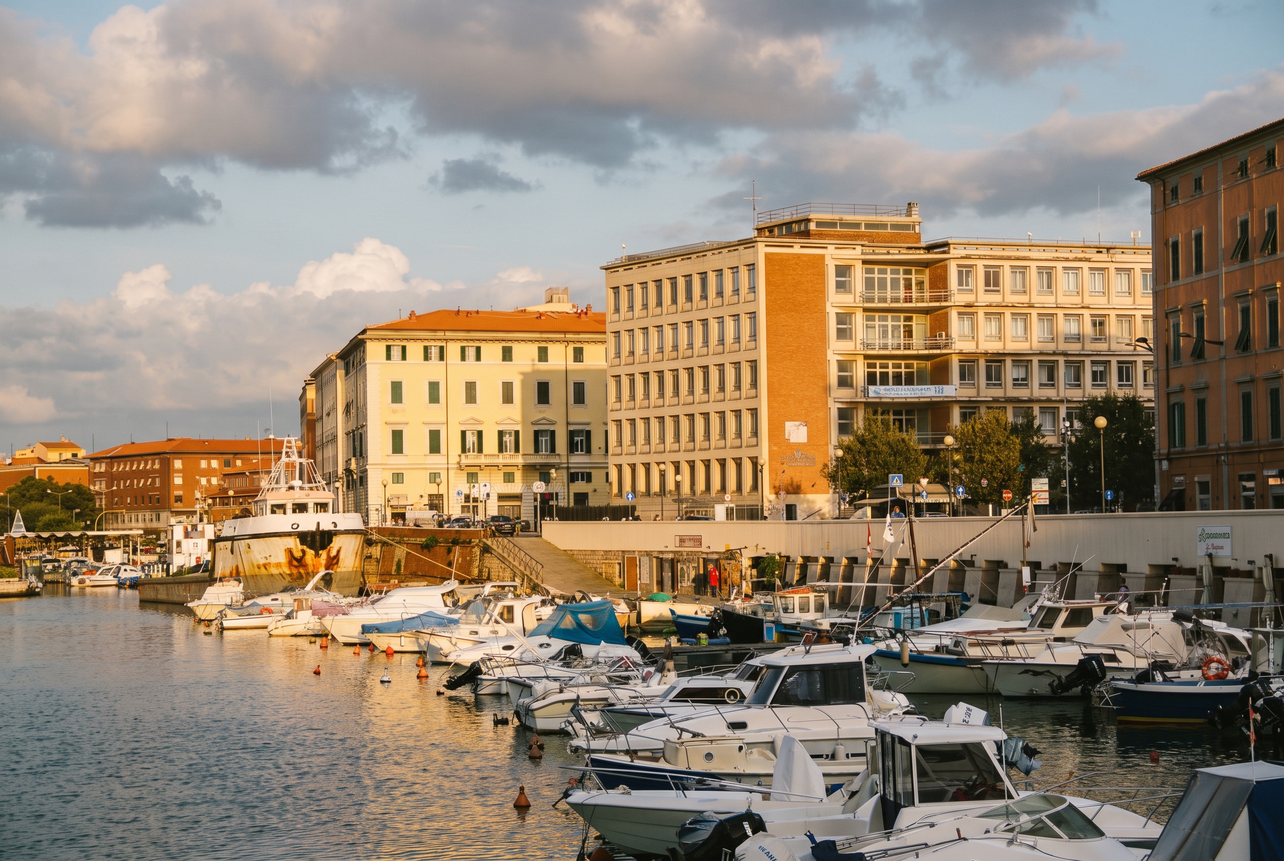 Livorno v Taliansku 2026: 18 tipov, čo vidieť, pláže a street food 23 Zastávka výletných lodí a trajekty v Livorne