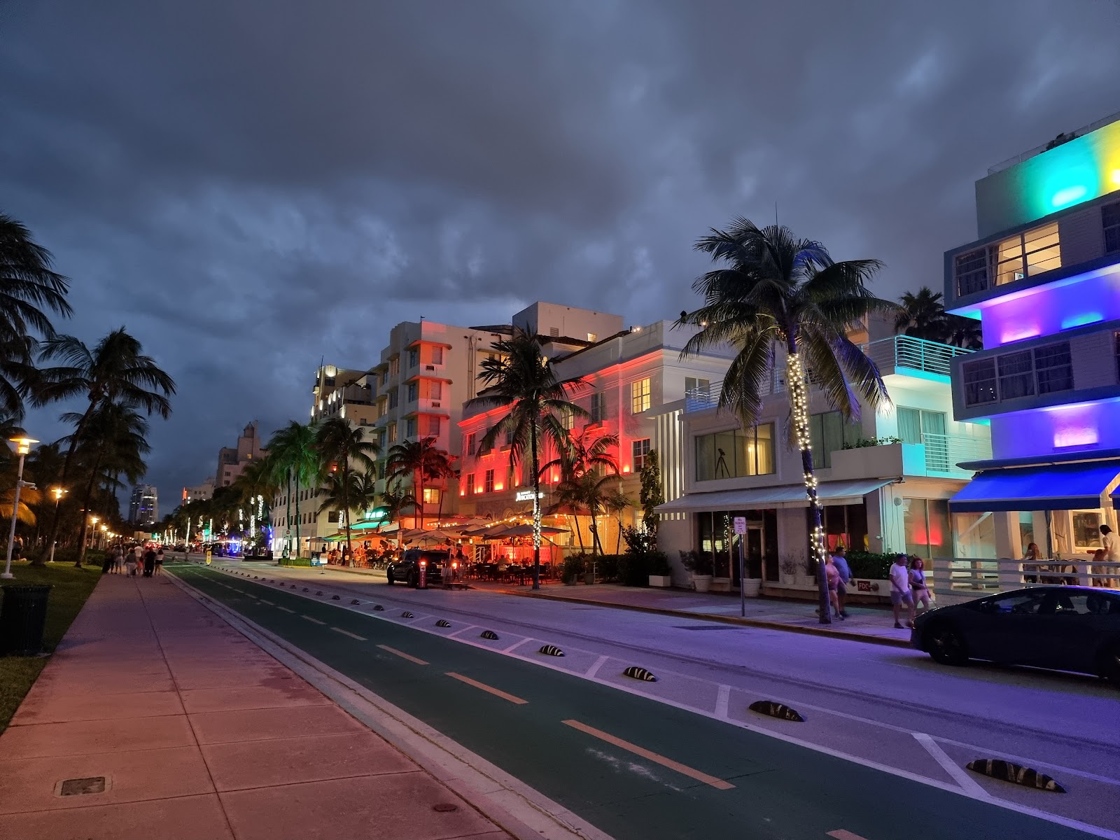 Dónde Alojarse en Miami: 11 Hoteles y Barrios en 2026 1 Ocean Drive en South Beach en Miami