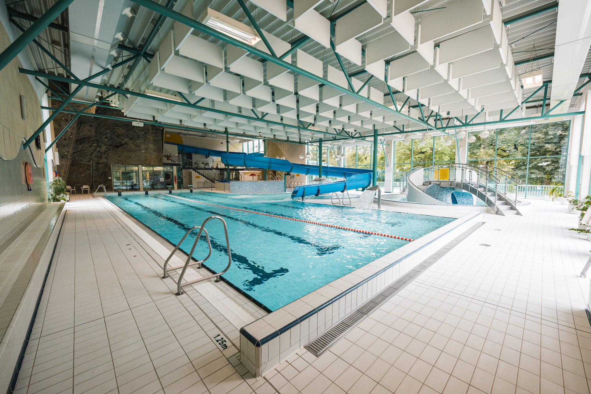 Písek con i bambini: 44 consigli di una mamma del posto per il 2026 37 Sala piscine dell'Aquapark Horažďovice con toboga