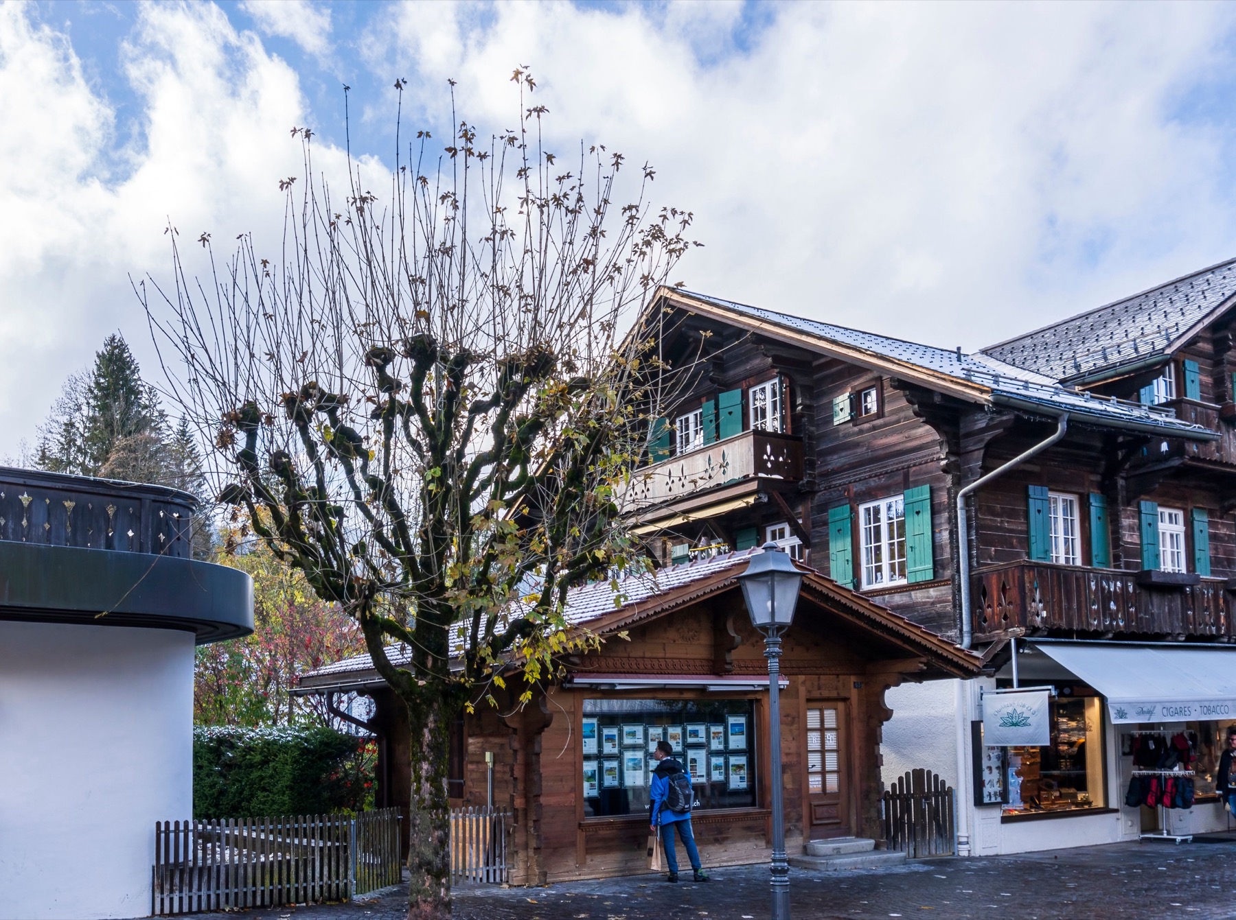 Bönigen, Switzerland: 24 Things to Do at Lake Brienz 2026 6 Interior of a traditional Oberland house