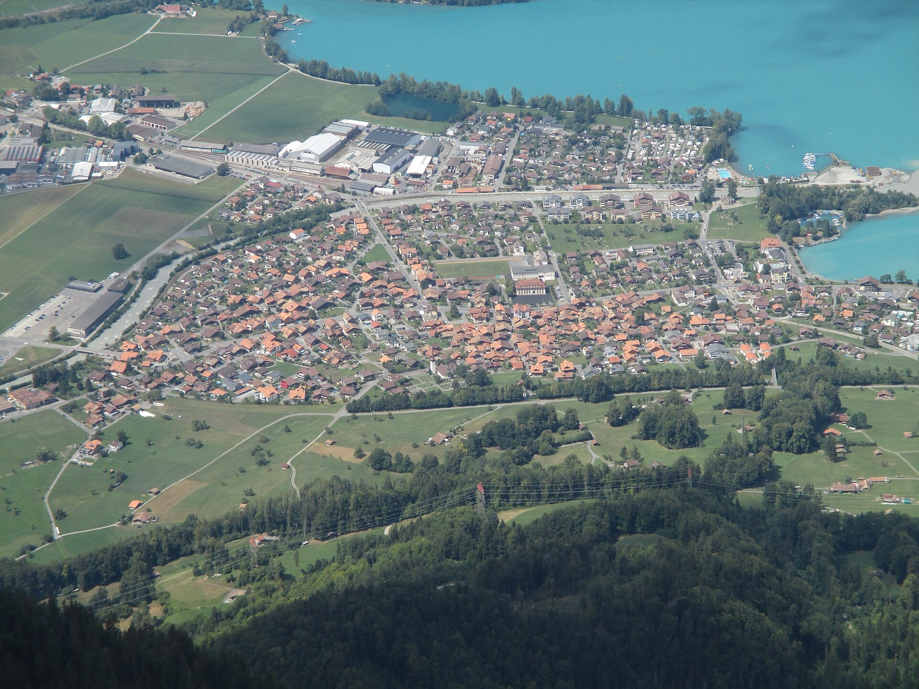 Bönigen, Switzerland: 24 Things to Do at Lake Brienz 2026 13 View of Bönigen and the lake from the surrounding hills
