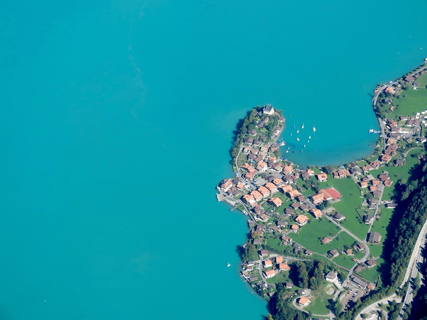 Bönigen, Switzerland: 24 Things to Do at Lake Brienz 2026 30 The village of Iseltwald on a peninsula in the lake