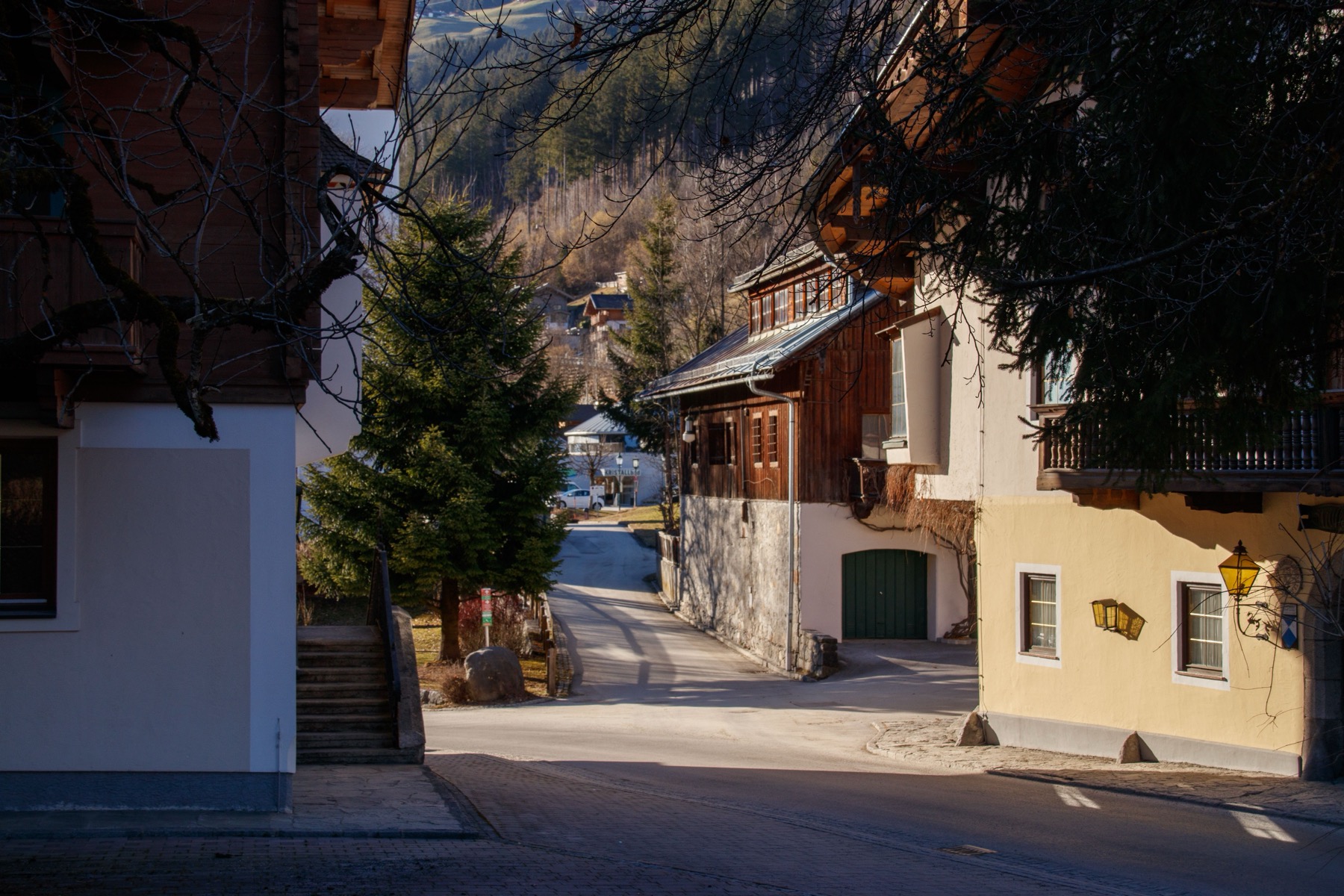 Bönigen, Switzerland: 24 Things to Do at Lake Brienz 2026 39 The village of Bönigen and its restaurants