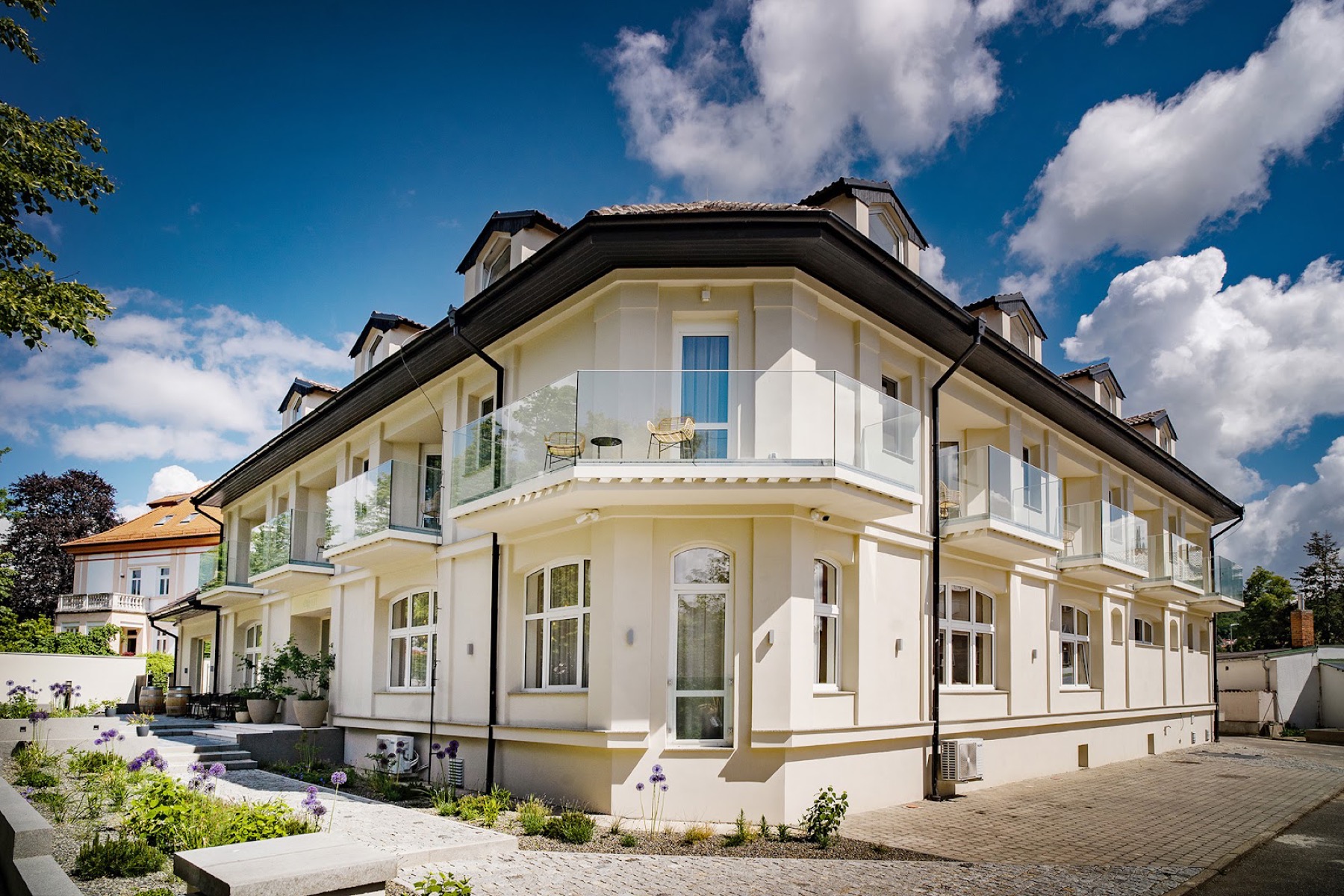 Fiziland Protivín: vstupné, atrakce a proč se ubytovat v Písku 22 Hotel U Kapličky v Písku, exteriér vily