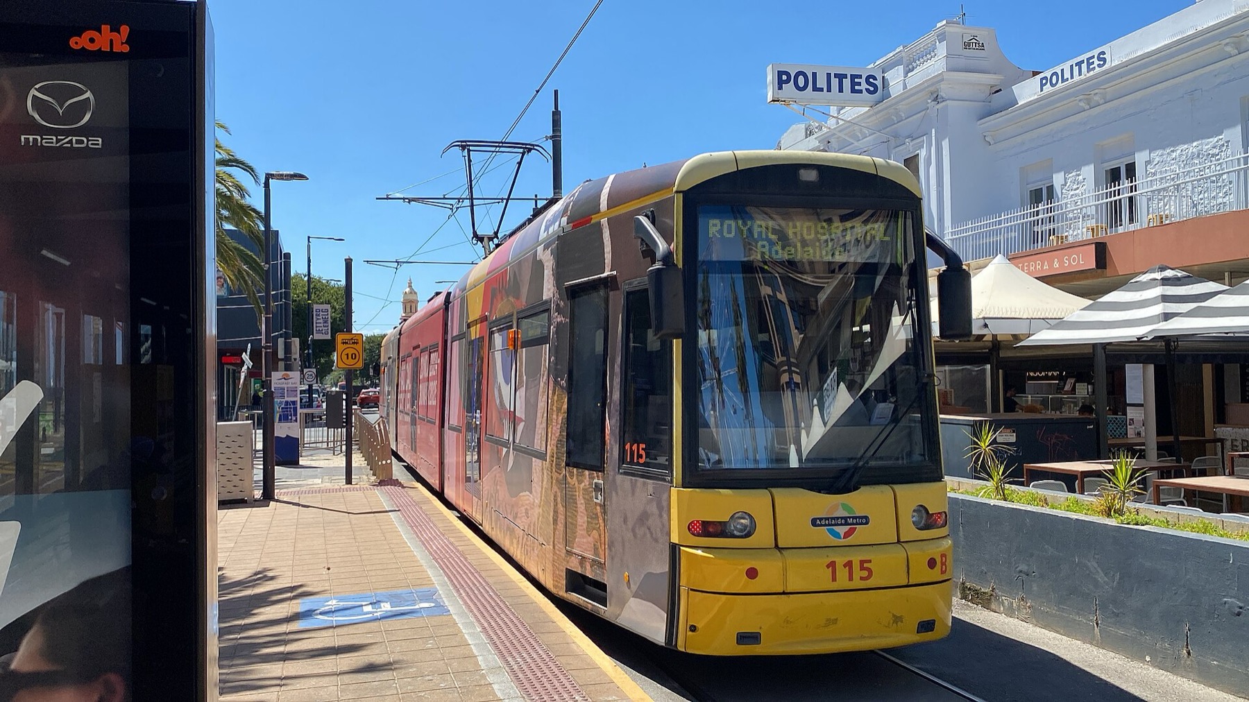 Tramvaj na Moseley Square v Glenelgu