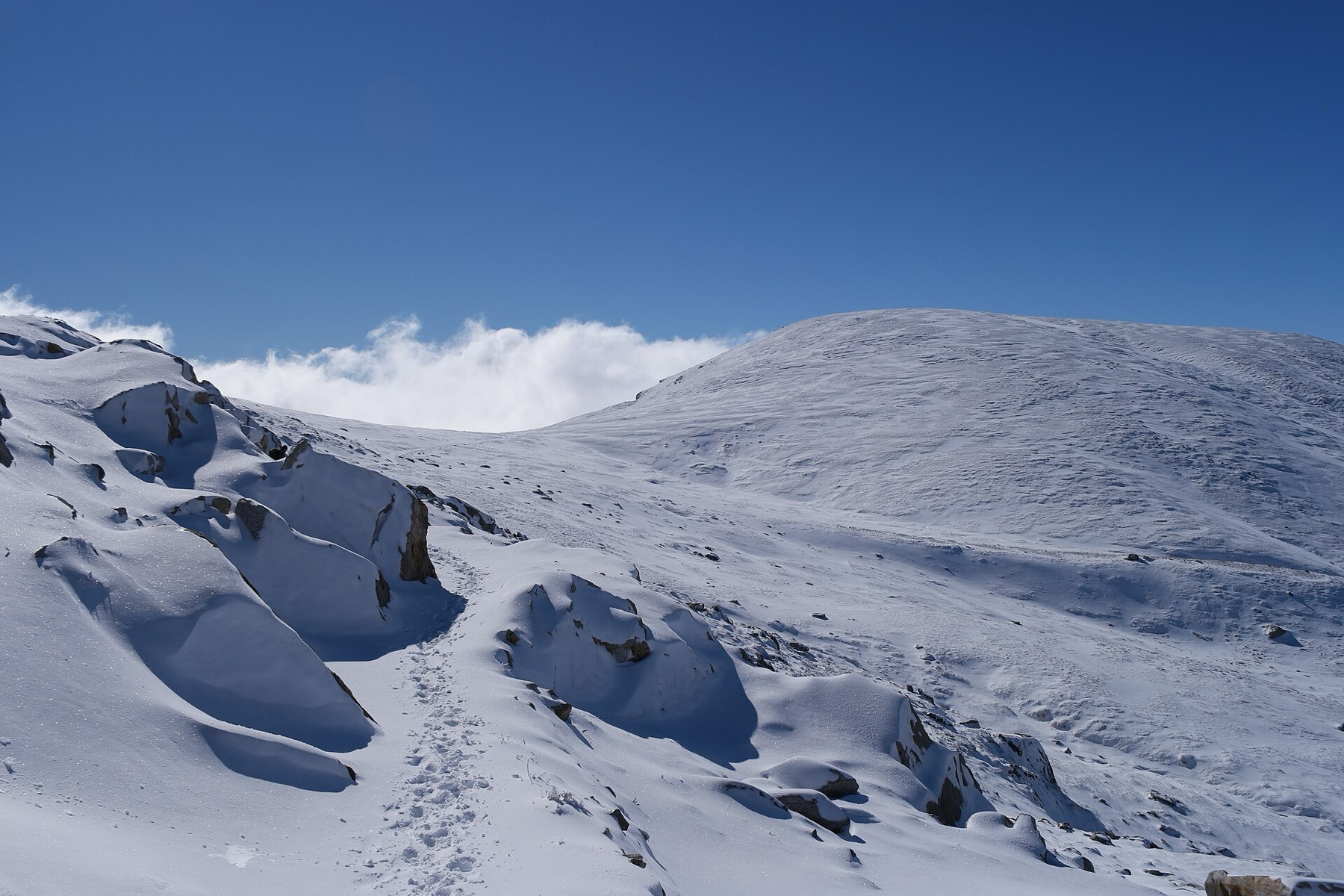 Austrália 2026: 30 lugares mais lindos + dicas práticas 5 Cume do Mount Kosciuszko, montanha mais alta da Austrália