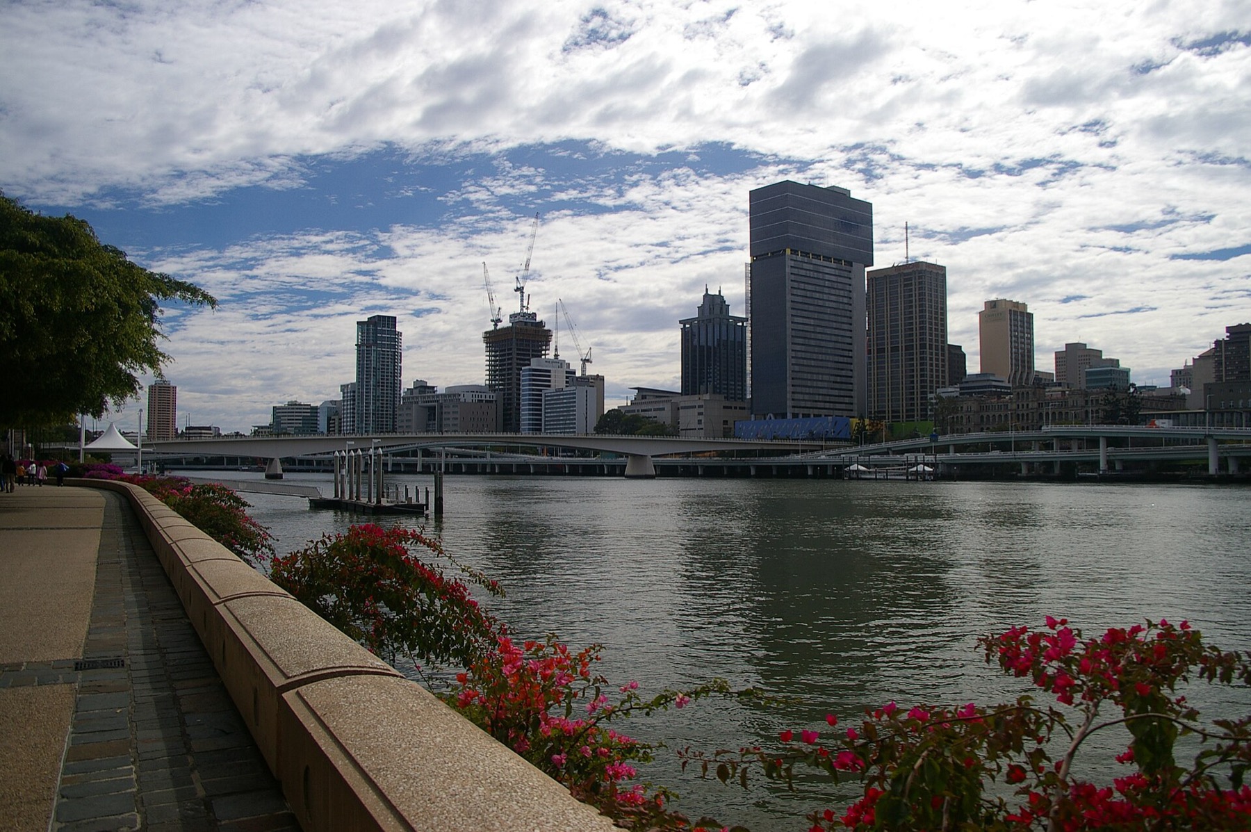 Austrália 2026: 30 lugares mais lindos + dicas práticas 6 Panorama de Brisbane sobre o rio Brisbane