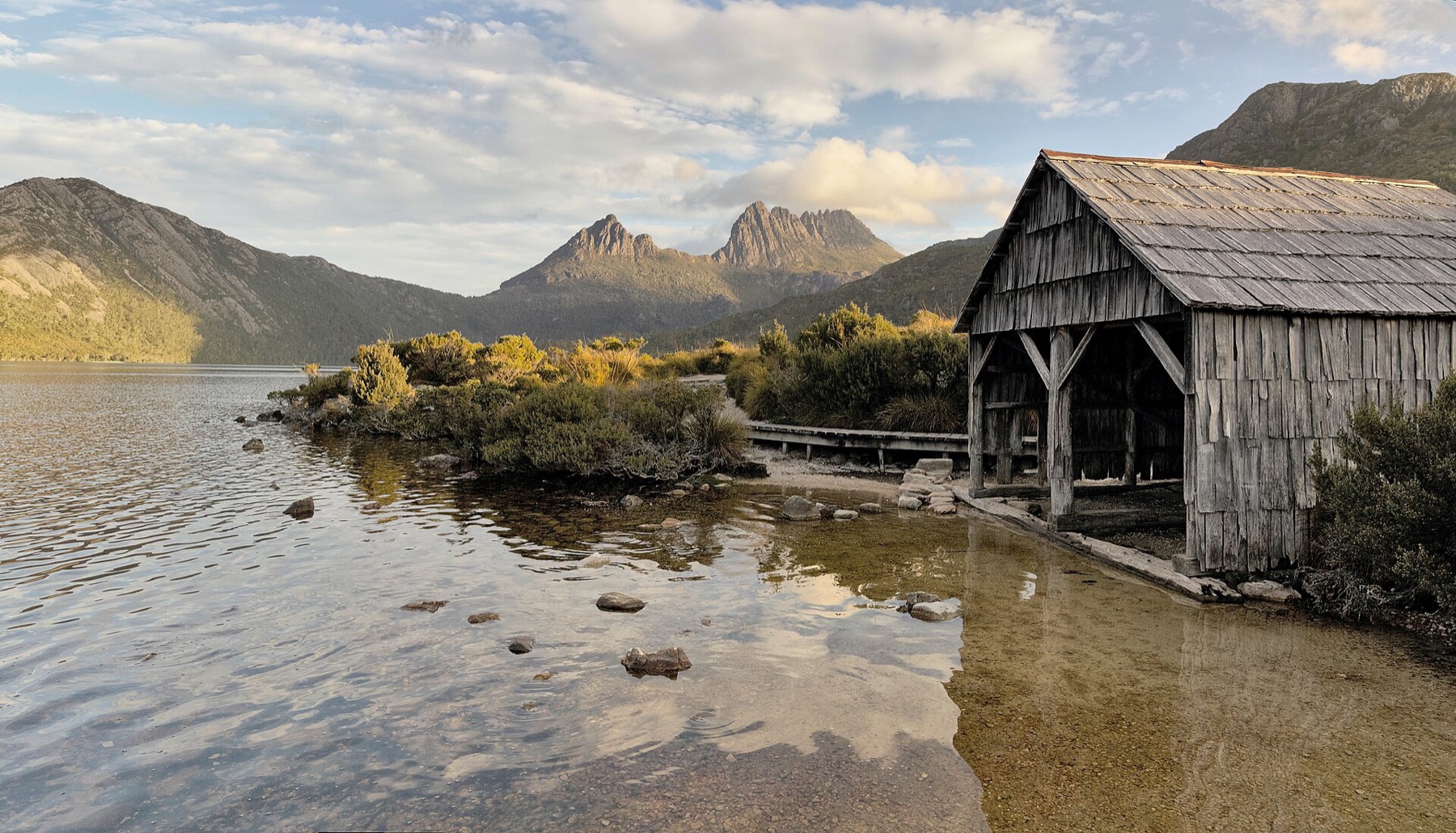 Austrália 2026: 30 lugares mais lindos + dicas práticas 27 Cradle Mountain acima do lago Dove na Tasmânia