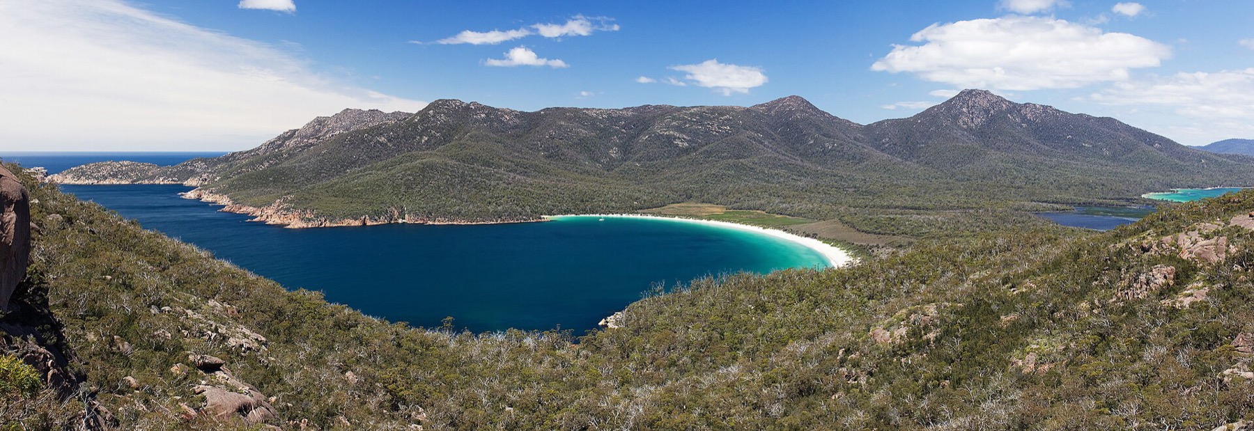 Austrália 2026: 30 lugares mais lindos + dicas práticas 28 Enseada Wineglass Bay no Parque Nacional Freycinet