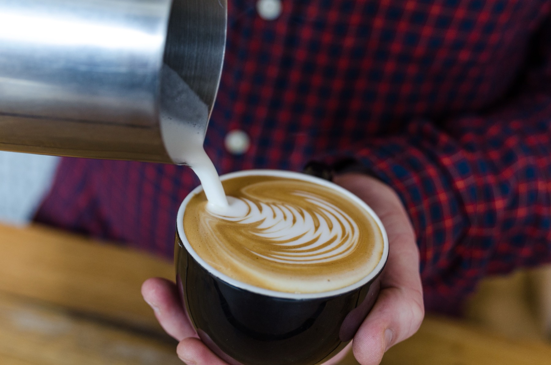 Brisbane, Austrália 2026: 20 dicas do que ver e fazer 18 Latte art em um café de Brisbane