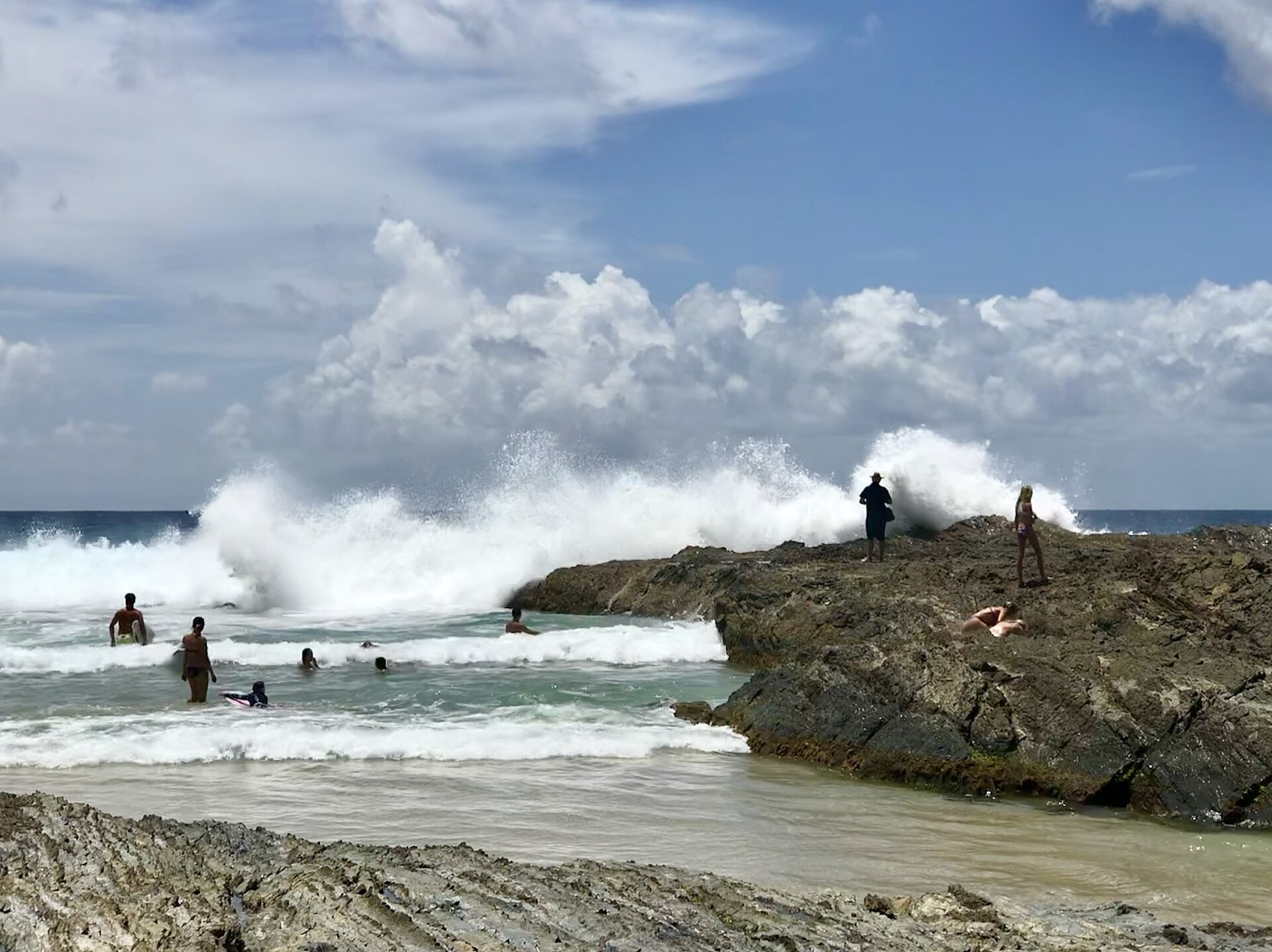 Gold Coast, Austrálie: 16 tipů, co vidět kromě pláží 12 Surfaři u Snapper Rocks