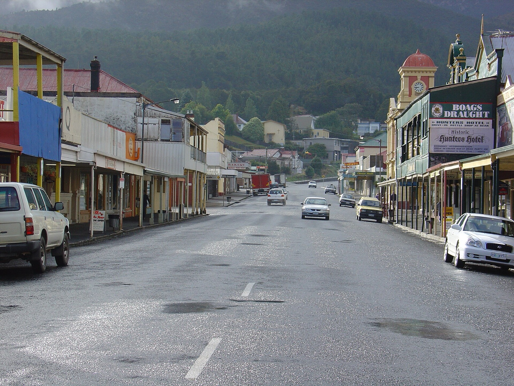 Onde se hospedar na Tasmânia em 2026: bases e hotéis testados 14 Queenstown mineira no oeste da Tasmânia
