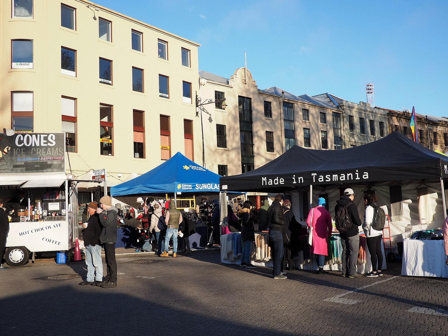 Onde se hospedar na Tasmânia em 2026: bases e hotéis testados 19 Salamanca Market de sábado em Hobart