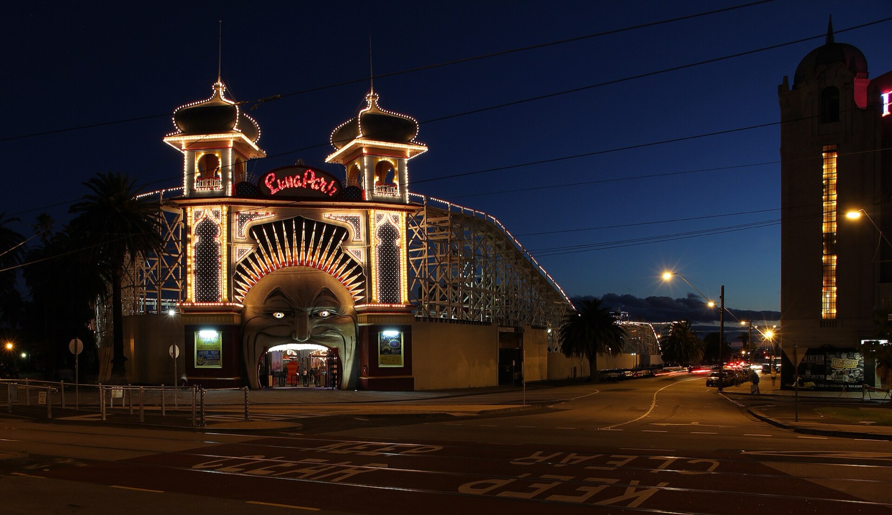 Melbourne, Austrália 2026: 23 dicas do que ver e fazer 17 Portão de entrada do Luna Park em St Kilda