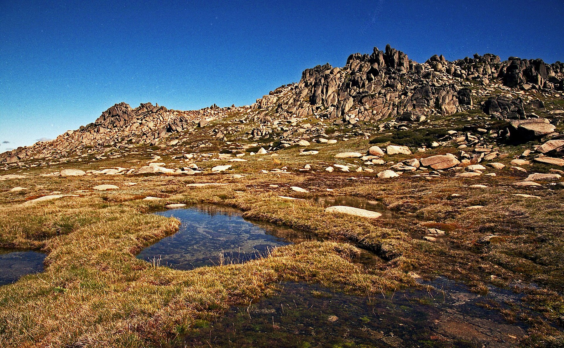 Mount Kosciuszko 2026: Besteigung des höchsten Bergs Australiens 3 Weg zum Gipfel von Thredbo