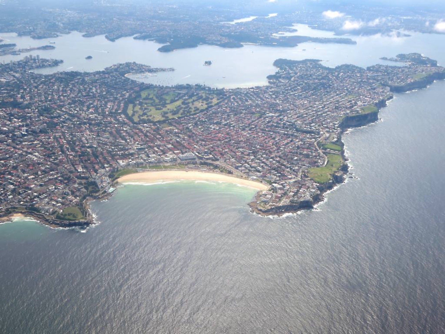 Pláže v Sydney: 12 nejlepších a která je pro koho 1 Bondi Beach z výšky