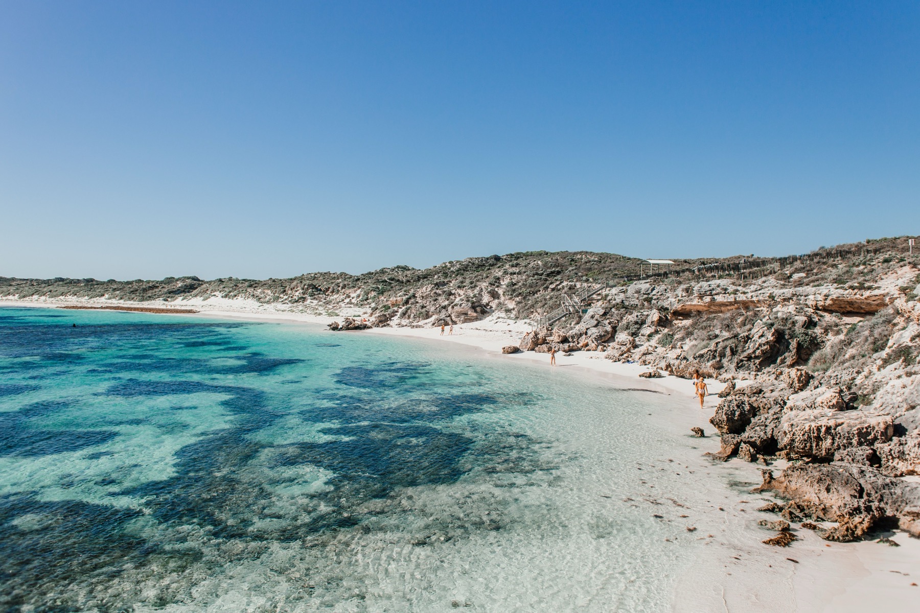 Rottnest Island, Austrálie: 12 tipů, co vidět – quokky a pláže 6 Zátoka s tyrkysovou vodou