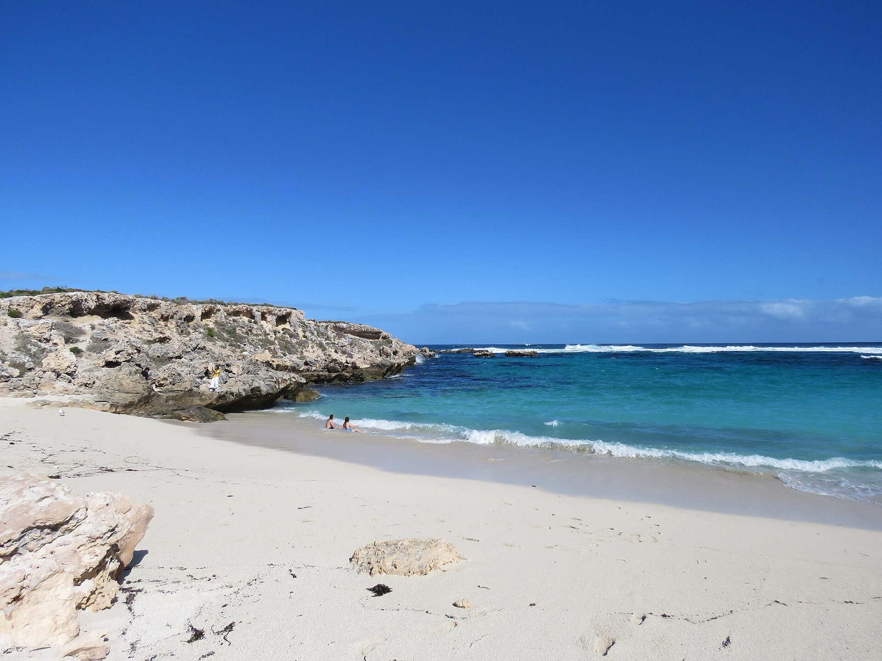 Rottnest Island, Austrálie: 12 tipů, co vidět – quokky a pláže 9 Little Salmon Bay
